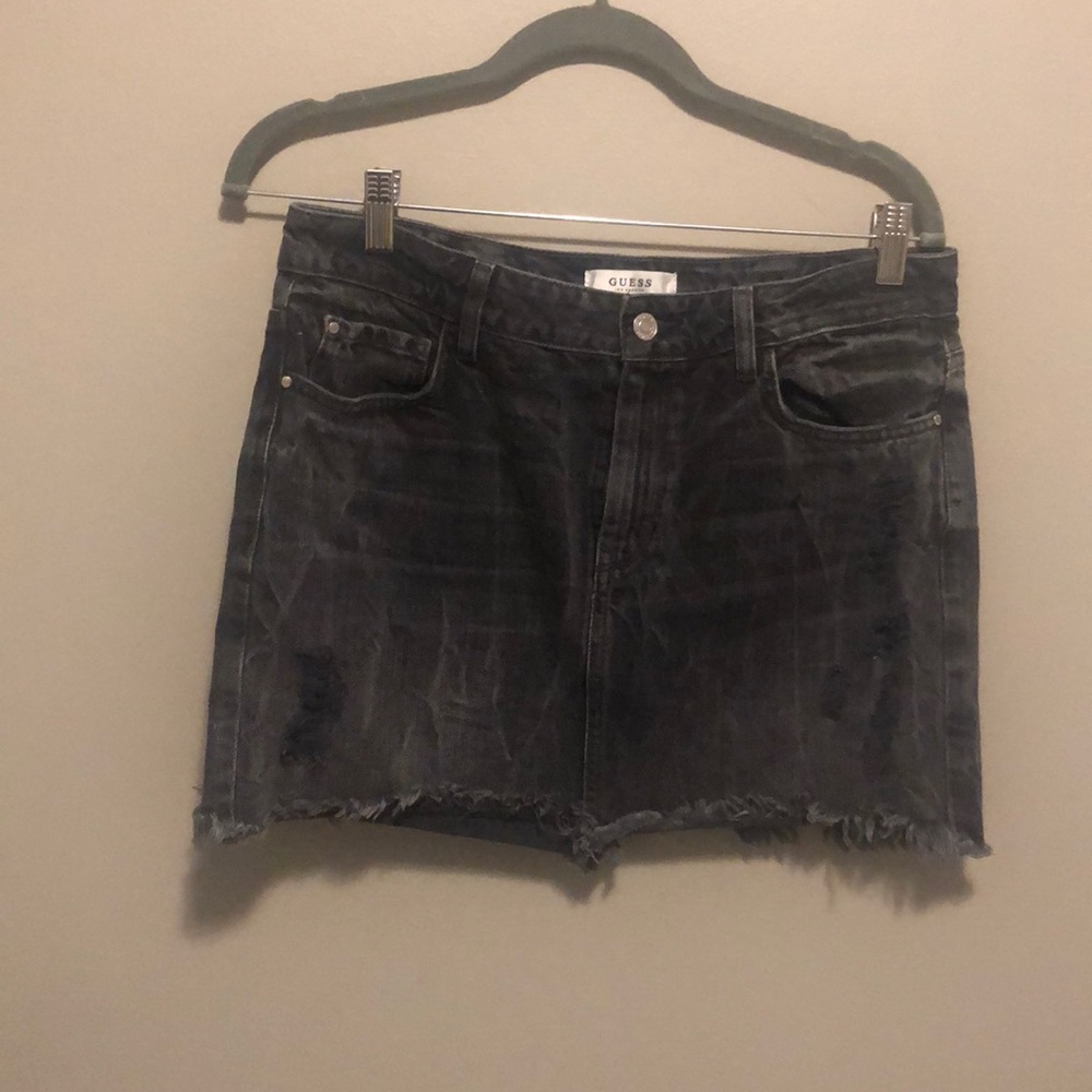 BNWOT distresses guess skirt